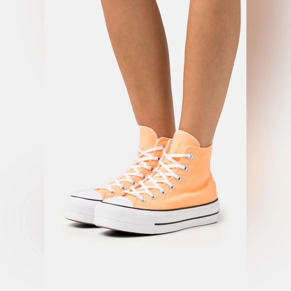 Converse High Tops Platform - Peach Beam - Size 8 - NWOB